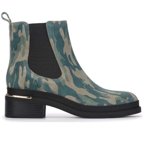 Kenneth Cole Women's Levon 2.0 Welt Chelsea Boot Lug Sole Ankle Boot Size 8 New - Picture 3 of 10